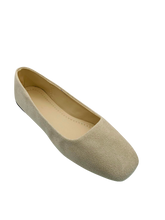 Curvy Soles Pretty - Women Close Shoes