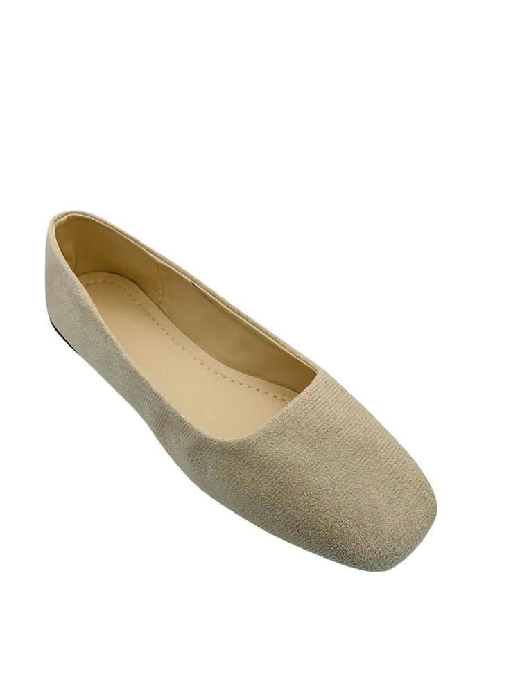 Curvy Soles Pretty - Women Close Shoes
