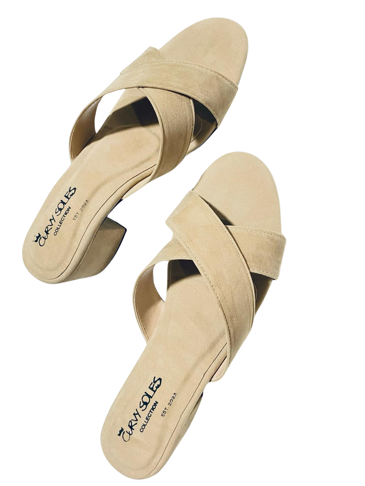 Curvy Soles Ellise - Widefit Velvet Block Heels